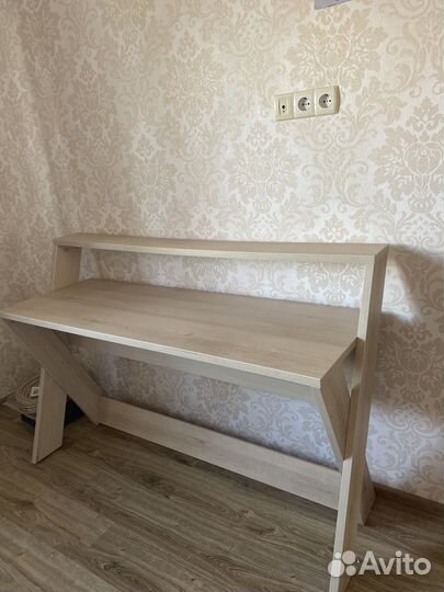 Письменный стол белый