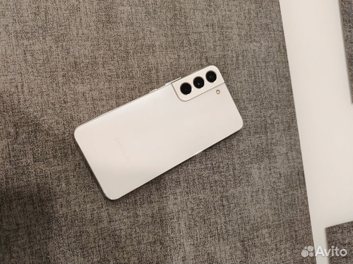 Samsung Galaxy S22, 8/256 ГБ