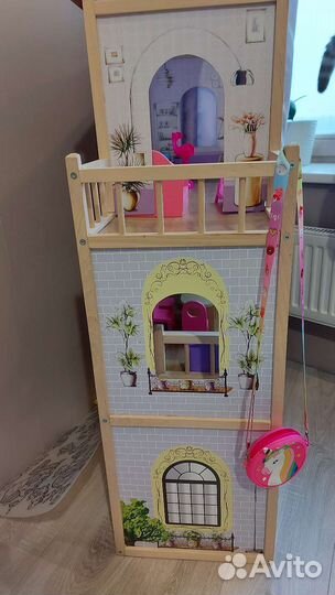 Кукольный домик с мебелью