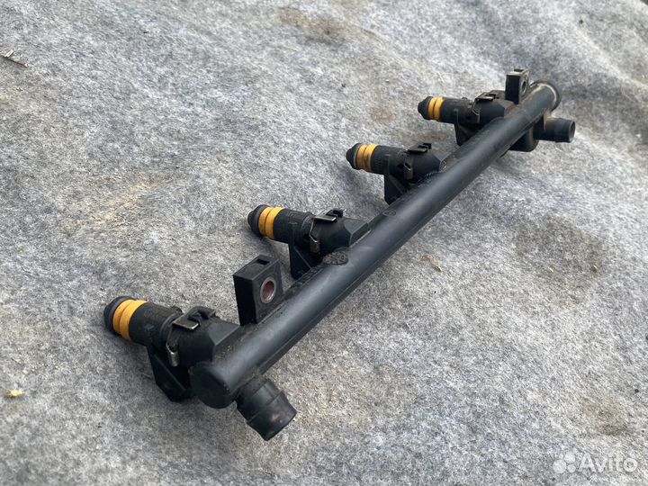 Топливная рампа Renault 1.6