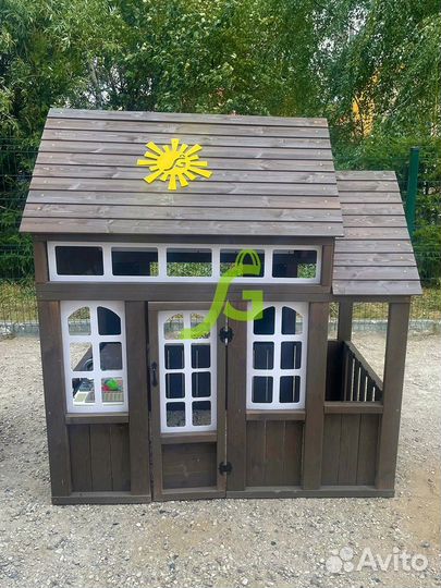 Уличные детские площадки и домики