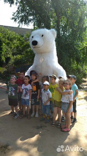 Поздравление белого мишки и его друзей