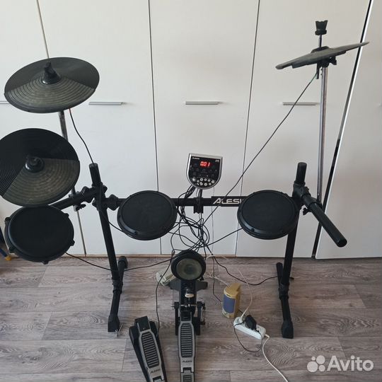 Электронная ударная установка Alesis