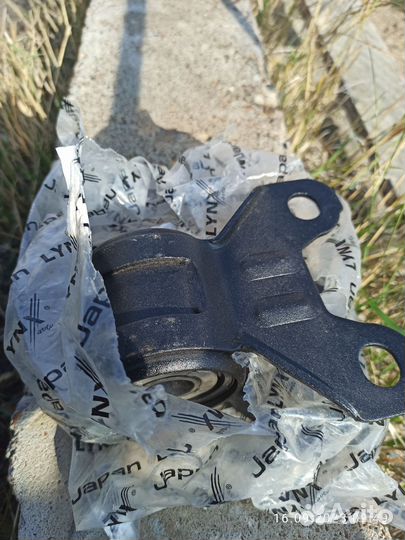 Сайлентблок с кронштейном