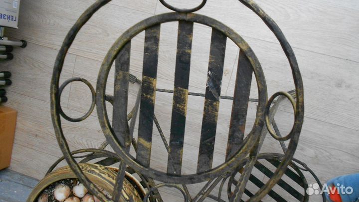 Кованная стойка для цветов напольная