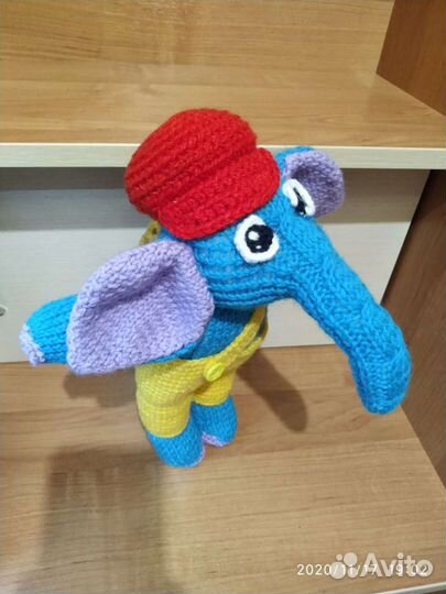 Вязаная игрушка ручная работа спицами Слонёнок