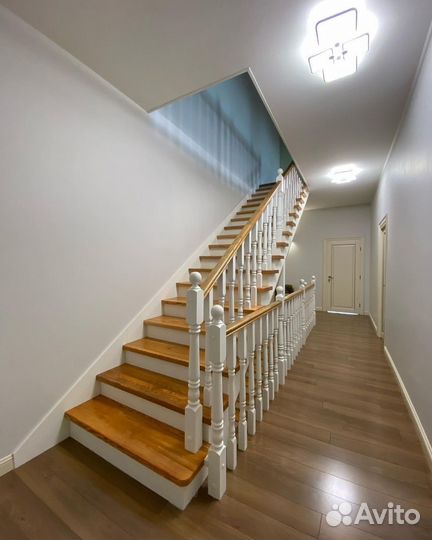 Ступени для лестниц и другие комплектующие О