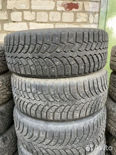 Bridgestone Blizzak Spike-01 205/55 R16
