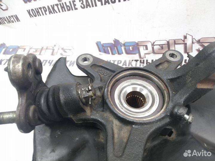 Поворотный кулак передний правый Honda Civic 8 4D