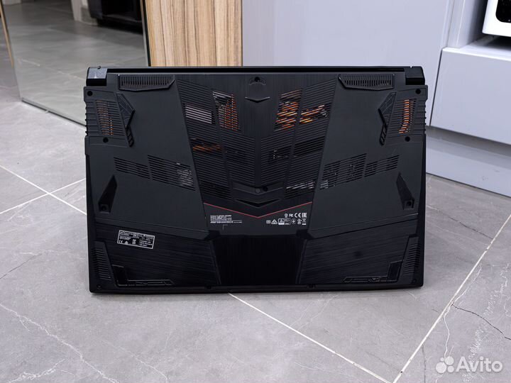 Мощный игровой MSI 17.3 (Core i7-8750H, 16/1128 Гб