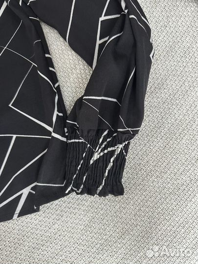 Блузка с геометрическим принтом