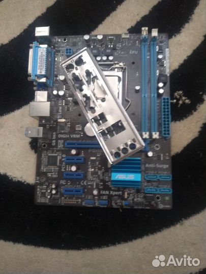 Материнская плата с процессором и кулером