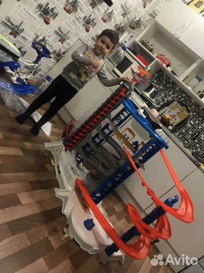 Трек Hot Wheels Super Ultimate Garage