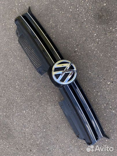 Решетка радиатора Volkswagen Golf VI AJ5 1K9853651