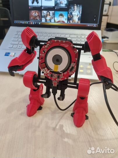 Подставка для телефона с беспроводной зарядкой