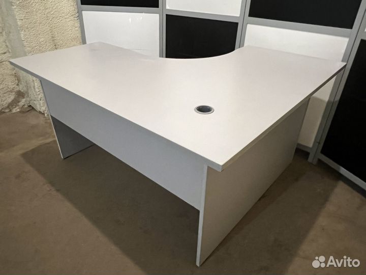 Стол угловой серый 140х120х74см, бу