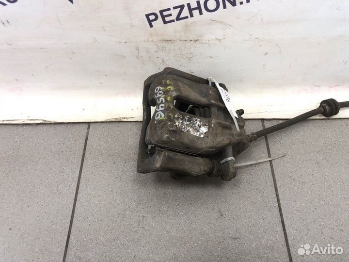 Суппорт тормозной передний правый Renault Duster