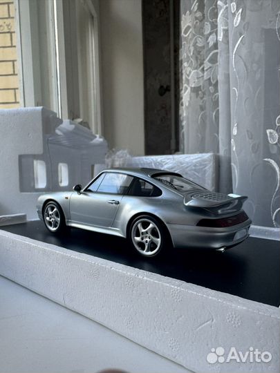 Можель porsche 911 turbo 1:18 993 Spark