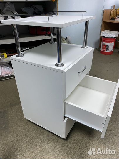 Этажерка на колесиках с ящиками