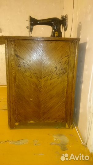 Швейная машинка с ножным приводом 