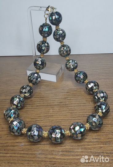 Бусы из перламутра галиотис