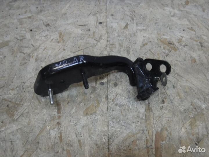 Петля двери багажника правая Range Rover Velar 17+