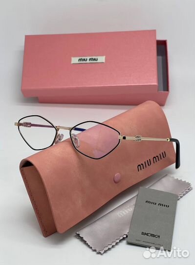 Солнцезащитные очки MIU MIU