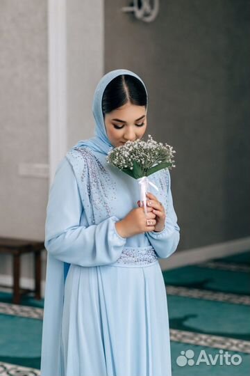 Платье на никах