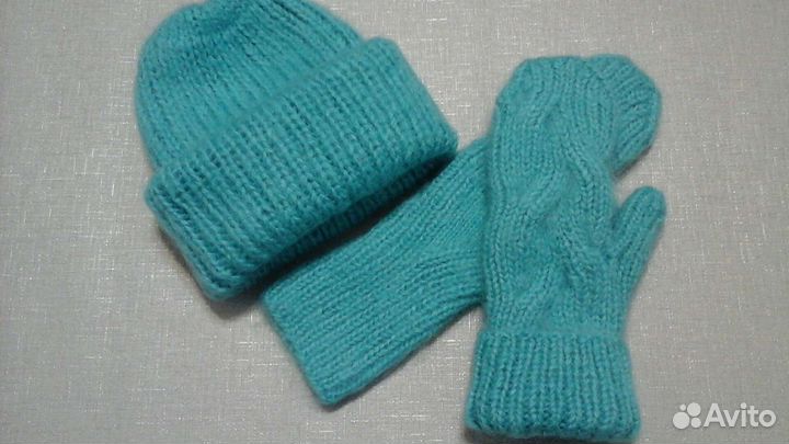 Шапка и варежки ручной работы