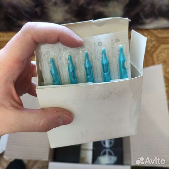 Много расходного материала для тату