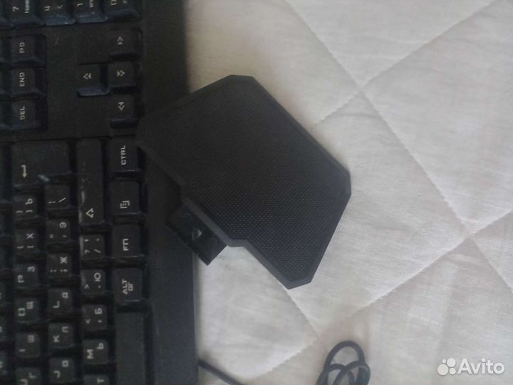 Игровая клавиатура с подставкой для руки