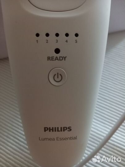 Фотоэпилятор Philips Lumea Essential BRI863/00