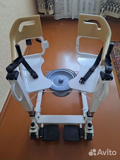 Стул-кресло для перемещения инвалидов