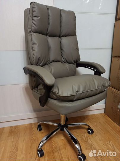 Компьютерные кресла руководителя новые с бесплатно