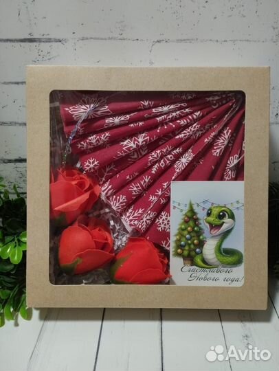 Подарочный набор Новогодний мыло розы и салфетка