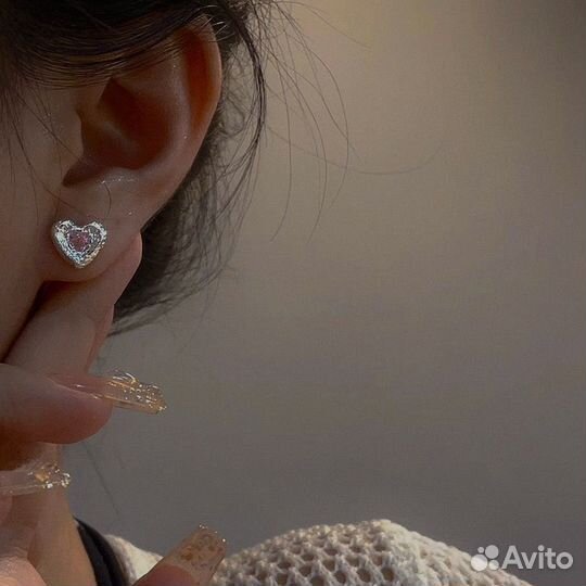 Колье из жемчуга с красным сердцем