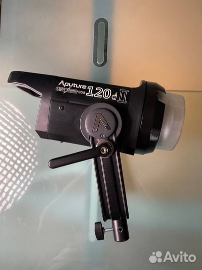 Осветитель Aputure LS C120d II (V-mount)