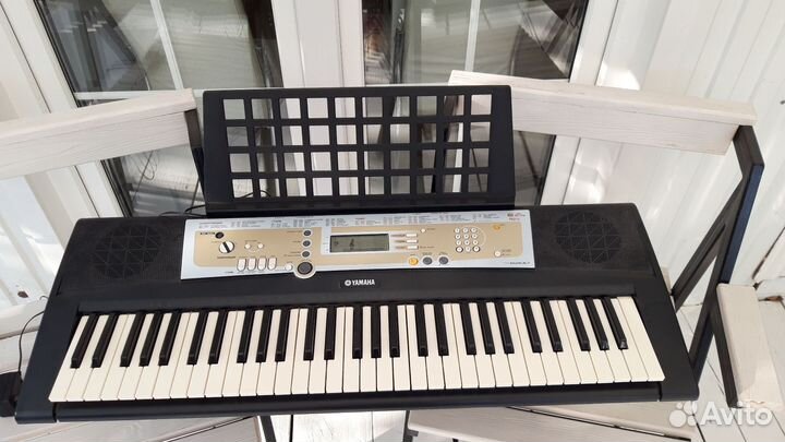 Синтезатор yamaha psr R200