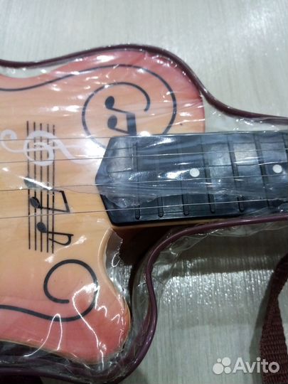 Гитара игрушечная