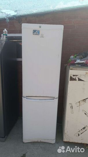 Холодильник indesit