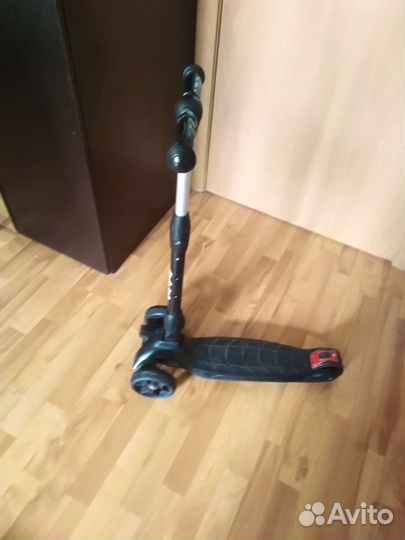 Суперпрочный, суперустойчивый фирменный самокат