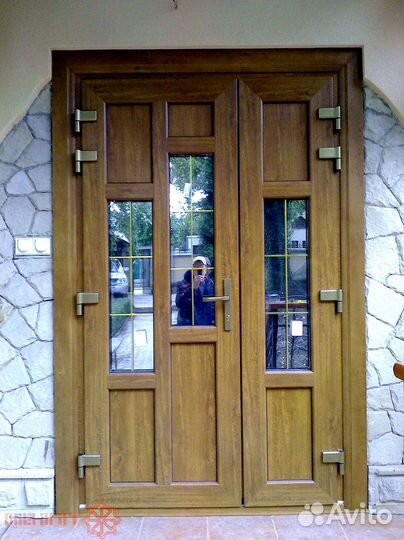 Входные пластиковые двери