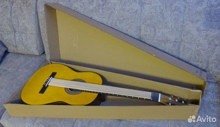 Гитары акустические и классические, укулеле