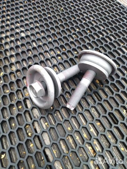 Болт крепления задней балки Toyota