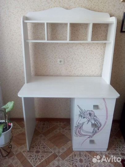 Письменный компьютерный стол