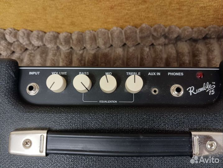 Басовый комбик Fender Rumble 15