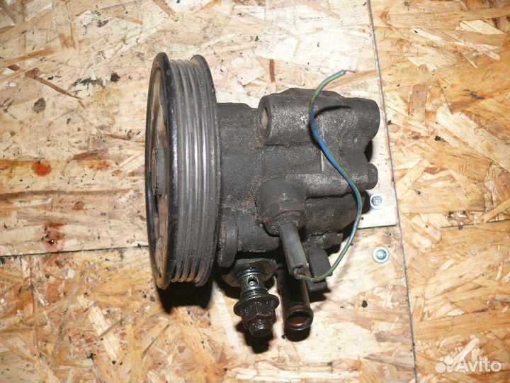 Насос гур Passat B3 1,8 л ABS