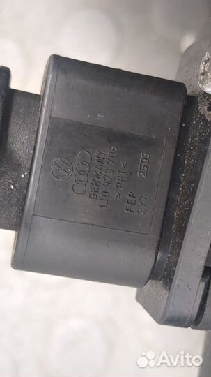 Корпус воздушного фильтра Volkswagen Phaeton, 2009