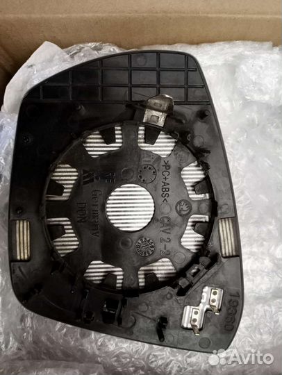 Зеркальный элемент Skoda Octavia A7