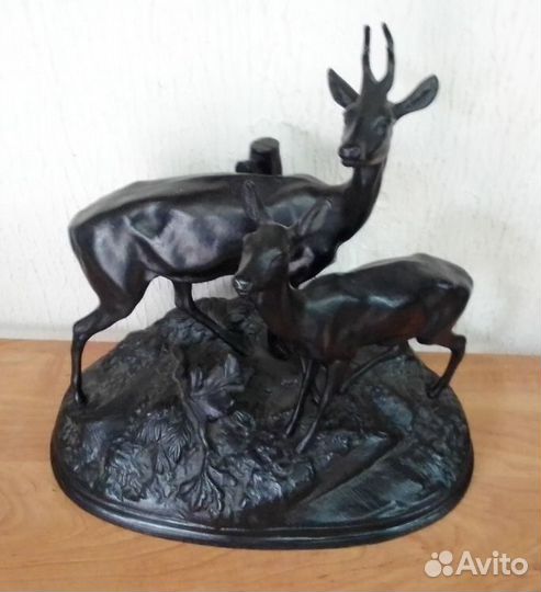 Скульптура, статуэтка большая чугунная олени на го